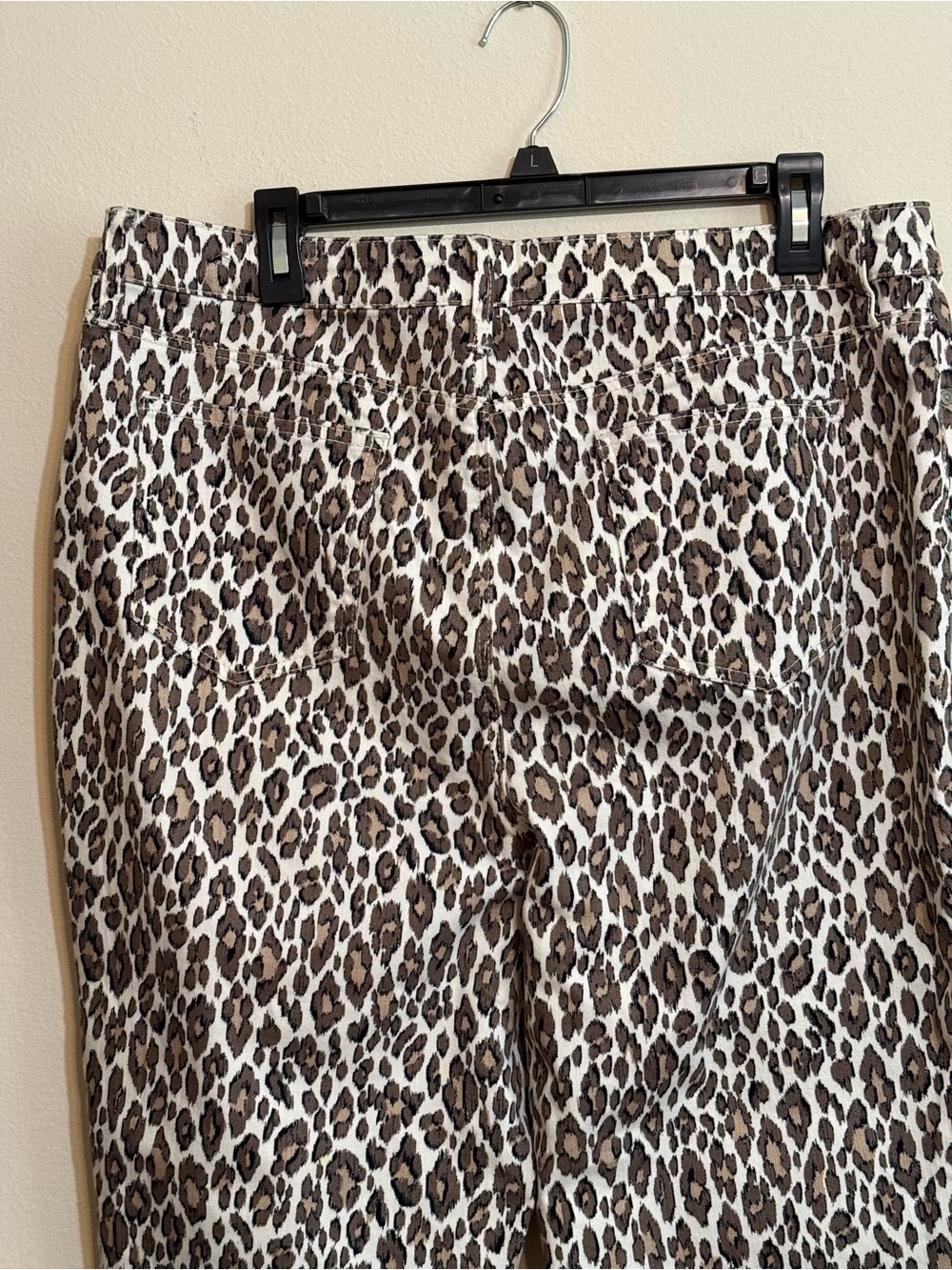 Chico’s Women’s leopard print Slim Leg Ankle Pants 2.5. US (14) - Picture 6 of 9
